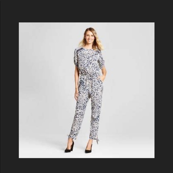 Leaf printed jumpsuit with lace insets - Picture 4 of 7
